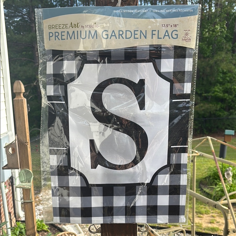 Studio M Black and White Premium Garden Flag